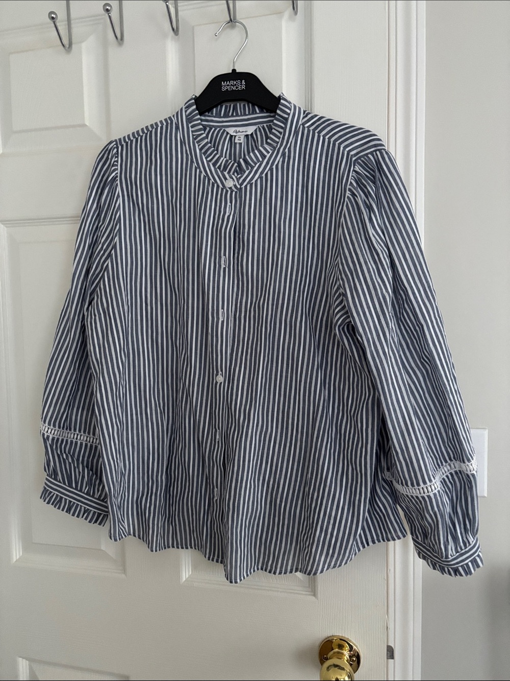 BNWT Reitmans blouse size XL.
